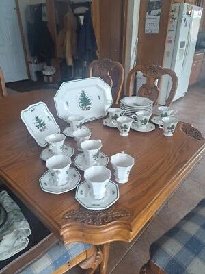 Árbol de Navidad Nikko y regalo de colección 30 piezas vajilla agrupación Foto 1 de 4