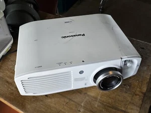 Panasonic PT-AH1000E*Full-HD Heimkino Beamer, Projektor LensShift - Picture 1 of 22