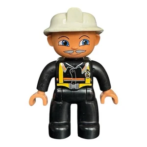 Lego Duplo Figur FEUERWEHRMANN FEUERWEHRCHEF FEUERWEHRMANN Mann GRAU Schnurrbart Kammschiff - Bild 1 von 2