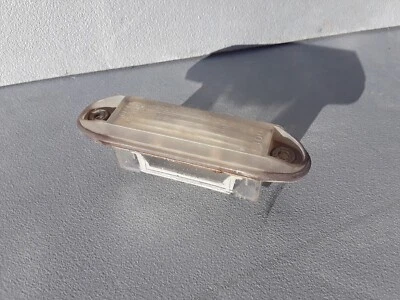 1981 Mercedes Benz W123 240D porta-malas traseiro lâmpada de matrícula 1238200262 fabricante de equipamento original - Imagem 1 de 4