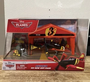 New Disney Pixar Planes Antonio #3 Pit Row Gift Pack Mattel Read - Picture 1 of 6