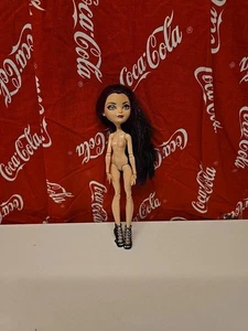 Bambola Ever After High Raven Queen incantata picnic nuda con scarpe - Foto 1 di 4