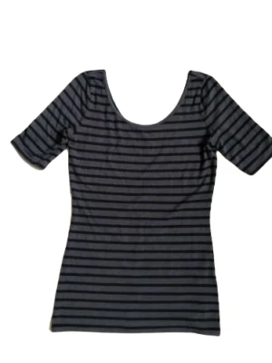 Top Decree Talla M Gris Rayas Tejido Elastizado Manga Corta Para Mujer Junior Foto 1 de 4