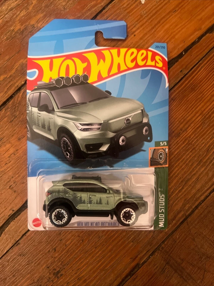 2023 Hot Wheels #201 Mud Studs 5/5 VOLVO XC40 RECHARGE Green New Model Near Mint - Image 1 of 1