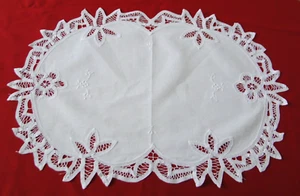 Vintage Oval White Cotton Handmade Lace Embroidery Doily N°DD - Picture 1 of 4