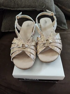 Womens Judith White Sandals Size 9 1/2 M - Picture 1 of 11