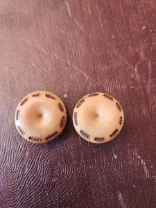 Buttons, lot of 2 wooden shank buttons, 1", very unique - Picture 1 of 2