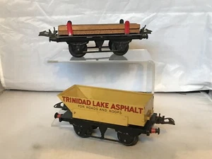 HORNBY SPUR O WEISSBLECH No1 HOLZWAGEN & TRINIDAD LAKE DREHKIPPWAGEN - Bild 1 von 12