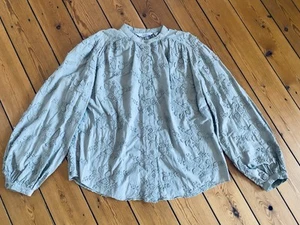 Verspielte Bluse mit aufgesetzten Blumen von & other stories in Gr. 38 - Bild 1 von 5