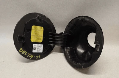 51858215 Sportello carburante  LANCIA DELTA (TH) 1.4 T-Jet (88Kw) Argento - Immagine 1 di 4