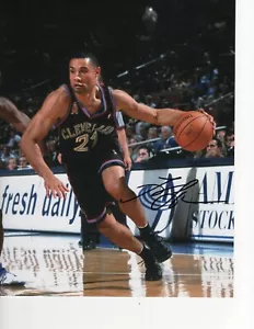 CLEVELAND CAVS TRAJAN LANGDON SIGNIERT FAHREN ZUM KORB 8X10 - Bild 1 von 1