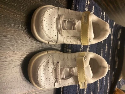 Zapatos deportivos de cuero blanco kswiss niña, excelente estado  Foto 1 de 4