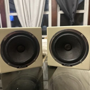Avantone Mixcube 5.25" Passive Studio Monitors (Pair) Buttercream - Picture 1 of 7