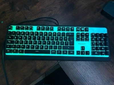 Leuchtende Tastatur Roccat Magma RGB Gaming Tastatur QWERTZ Deutsch  - Bild 1 von 4