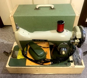 VTG New Home Janome Heavy Duty Sewing Machine Model 170 w/Manual, Case & Extras - Picture 1 of 20