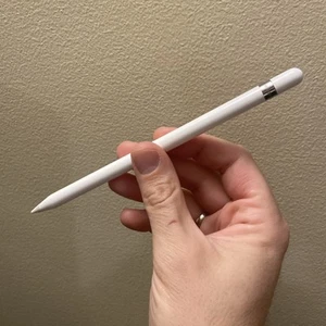 Apple Pencil 1st Generation Model w/ lightning Adapter - Bild 1 von 3