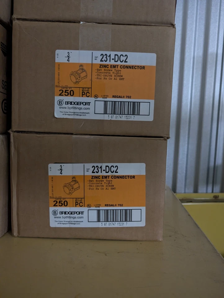 Bridgeport 231-DC2 Zinc EMT Conector 3/4" Juego Tipo Tornillo - 250 piezas/caja - NUEVO Foto 1 de 1