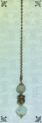 Ventilador de techo opaco blanco de vidrio de escoria facetado dorado antiguo brillante hecho a mano Foto 1 de 3