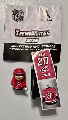 Teenymates 2025 NHL Sebastian Aho Carolina con armario y etiqueta Foto 1 de 2