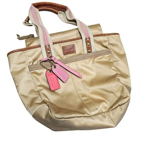Coach Signature Beige Nylon Tote Bag With Pink Leather Tags Interior Details - Bild 1 von 15
