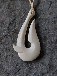 Anhänger Kette: Original aus Neuseeland: Angelhaken aus Knochen: Maori - Bild 1 von 3