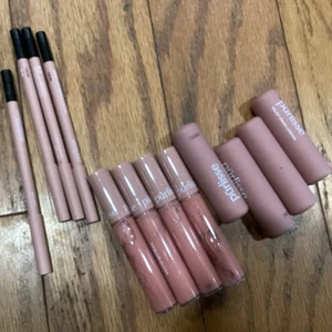 Purlisse Velvet Crush Lip Kit 12 Pack Full Size - Mauve Berry New As Pictured B - Picture 1 of 2