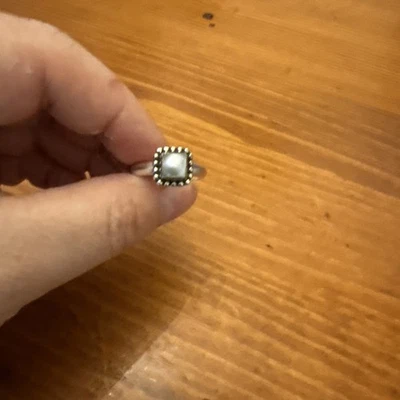 Квадратное кольцо из стерлингового серебра с перламутром 925 пробы - Изображение 1 из 2