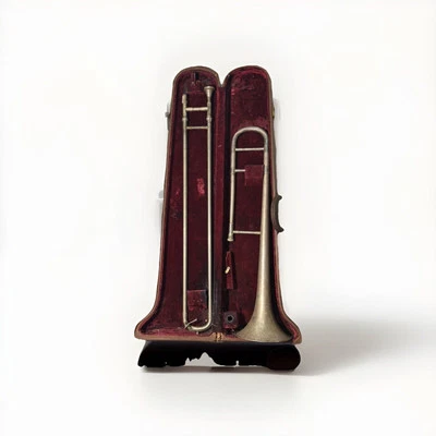 Trombón Bundy vintage de Vincent Bach almacenado en su estuche. Foto 1 de 2