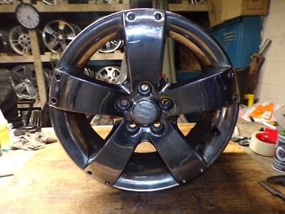 Llanta Suzuki Grand Vitara 2007-2009 culata 17x7 5 tacos 5-1/2" 5 radios con tapa Foto 1 de 4