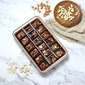 7,9" x 12,2" kleine Brownie Pfannen mit Teilern 18 Löcher Kuchen Brot Backen Werkzeug - Bild 1 von 10