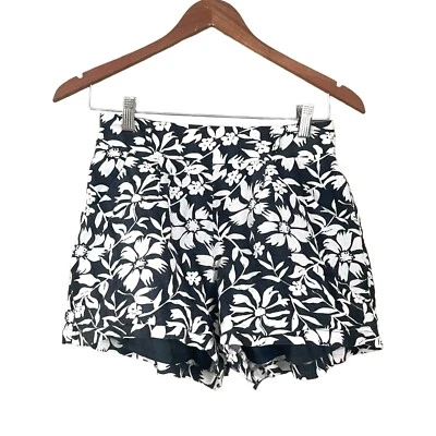 Unbranded Floral Print Mid Rise Woven Pleated Shorts Size Medium Black Cream - Image 1 of 4