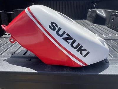 Suzuki RGV 250 VJ21 1988-1990 tanque de combustible usado. Foto 1 de 4