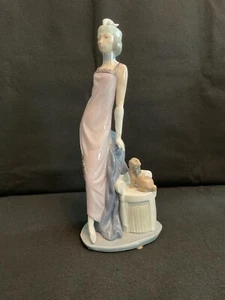 Lladro "COUPLET LADY" #5174 - Bild 1 von 6