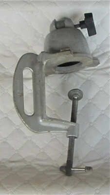 Montaje base abrazadera de banco PanaVise 311 con cabezal multiángulo Foto 1 de 2