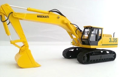 Resin 1/50 Excavator Benati 3.35 Tracks - Ready Made by Fankit Models - Image 1 of 3