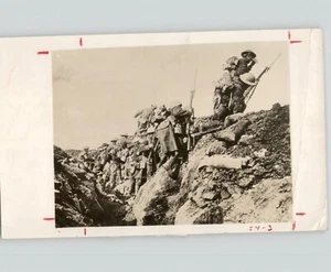 CANADIAN Troops Advance 'No Man's Land' Trenches World War I 1914-18 Press Photo - Picture 1 of 2