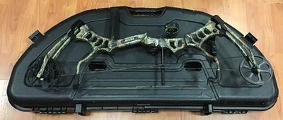 (MA3) Bear Archery Pledge Compound Bow with Case - Image 1 of 4