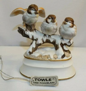 TOWLE MUSIC BOX BISQUE 3 SMALL BROWN BIRDS IN SNOW PLAYS WINTER WONDERLAND - Picture 1 of 6