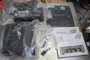 Intel BKNUC8V5PNK NUC Kit w/all acc. New Surplus Crumpled Box / S4 - Picture 1 of 15