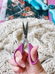 Sew Creative Curved Tip Sewing/Quilting Scissors 5.5" - Picture 1 of 4