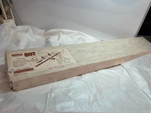 RARE NIB 1975 WORLD ENGINES "BAT" 2CH RC COMBAT WING .10 GLOW 36"WS UNSTARTED - Bild 1 von 7