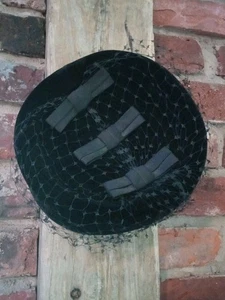 VTG LADIES HAT WITH NET IN BLACK Velvet Lace Bows United Hatters Millinery Union - Picture 1 of 4