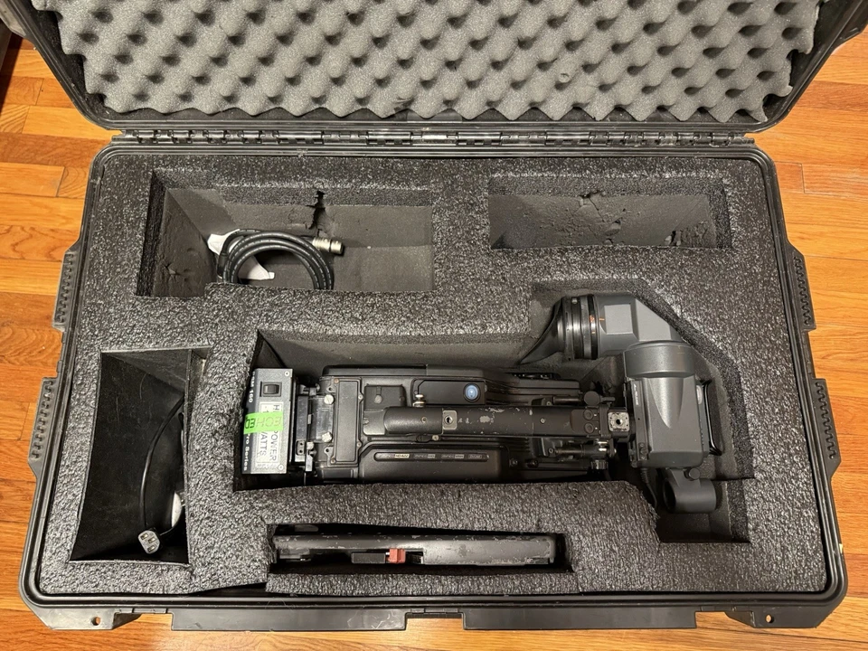 Sony PDW-F800 XDCAM HD Professional Camcorder w/Sony HDVF-20A ViewFinder & More - Image 1 of 4