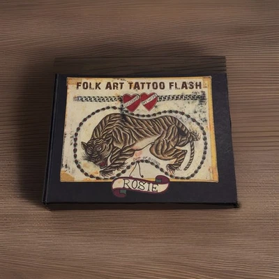 Flash de tatuaje de arte popular “ROSIE” por Ed Hardy libro flash de tatuajes tradicionales (2011) Foto 1 de 4