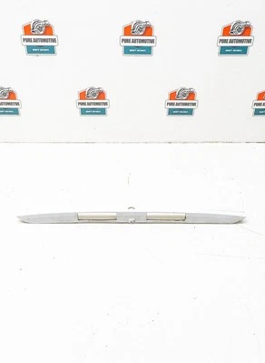 2001-2005 Lexus IS300 placa de licença porta-malas acabamento luz moldura branca OEM danificado - Imagem 1 de 4