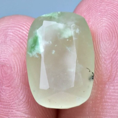 Piedra preciosa granate grosular blanca facetada ultra rara de 15 quilates con puntos verdes incluidos Foto 1 de 4