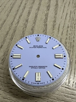 劳力士牡蛎永久 41 毫米定制薰衣草发光表盘适用于型号 124300 — 第 1/2 张图片