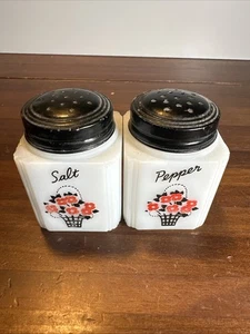 Vintage TIPP City McKee USA S&P Shaker Set Red Flower Basket & Black Lids - Picture 1 of 6