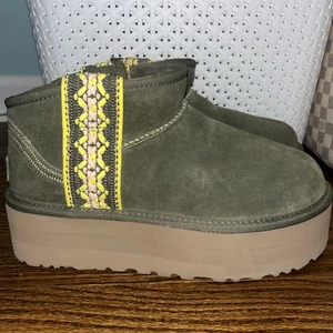 BOTINES UGG CLASSIC ULTRA MINI TRENZA 2" PLATAFORMA, MUJER US 8/ EUR 39 M - Imagen 1 de 9