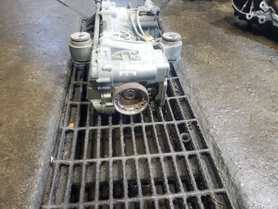 2010 Cadillac SRX Rear 3.0L Differential Carrier Assembly OEM - Image 1 of 2